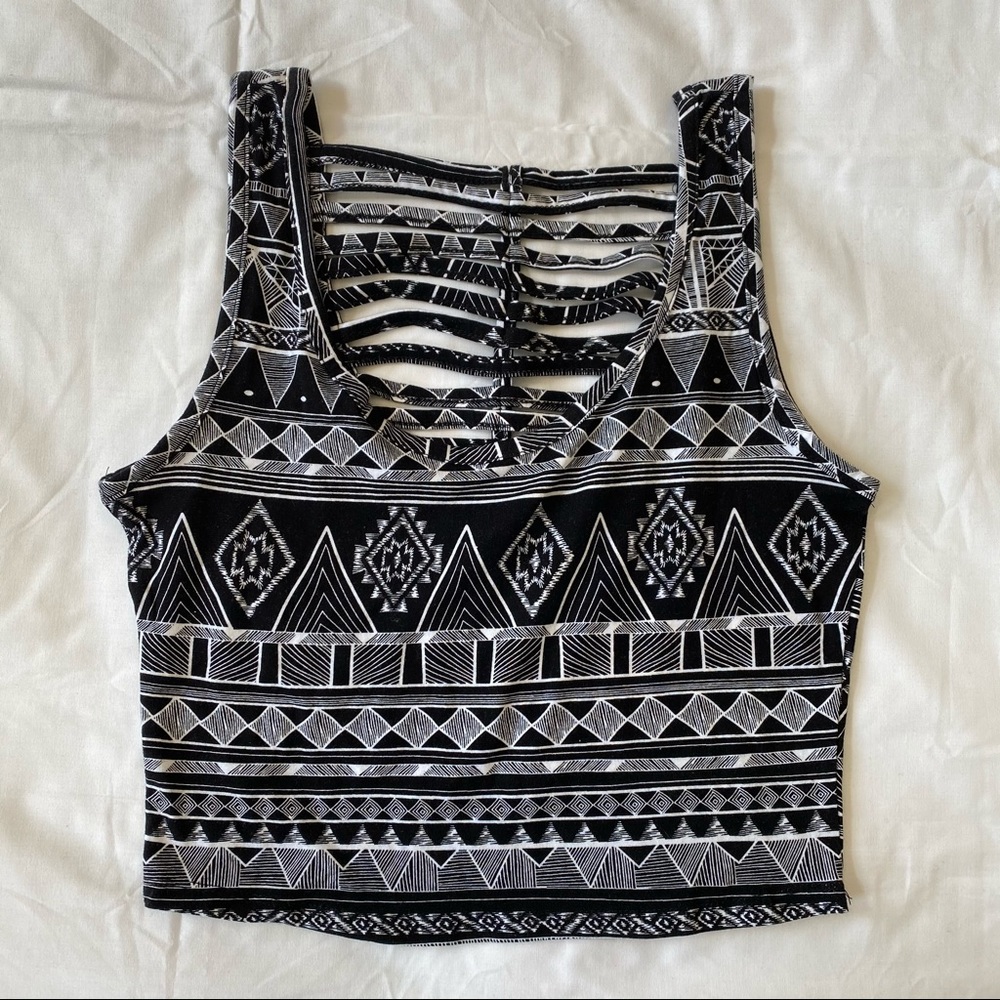 Black & White Design Crop Top 💕 Like New!